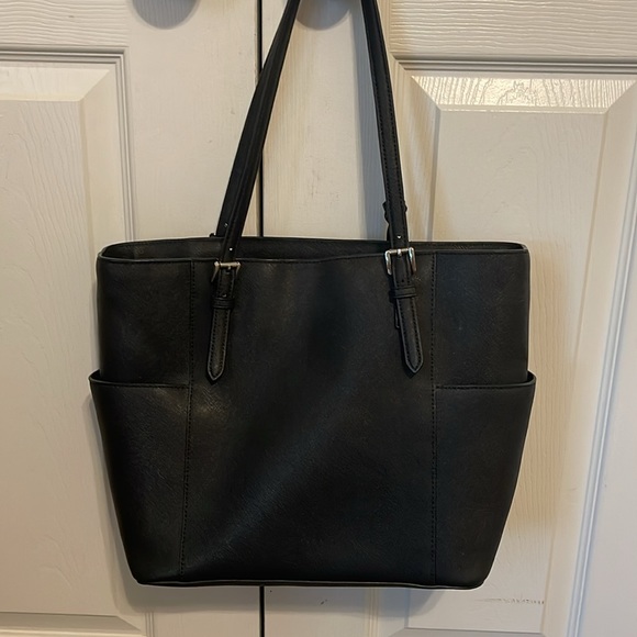 Black Michael Kors purse / excellent condition - Picture 3 of 7